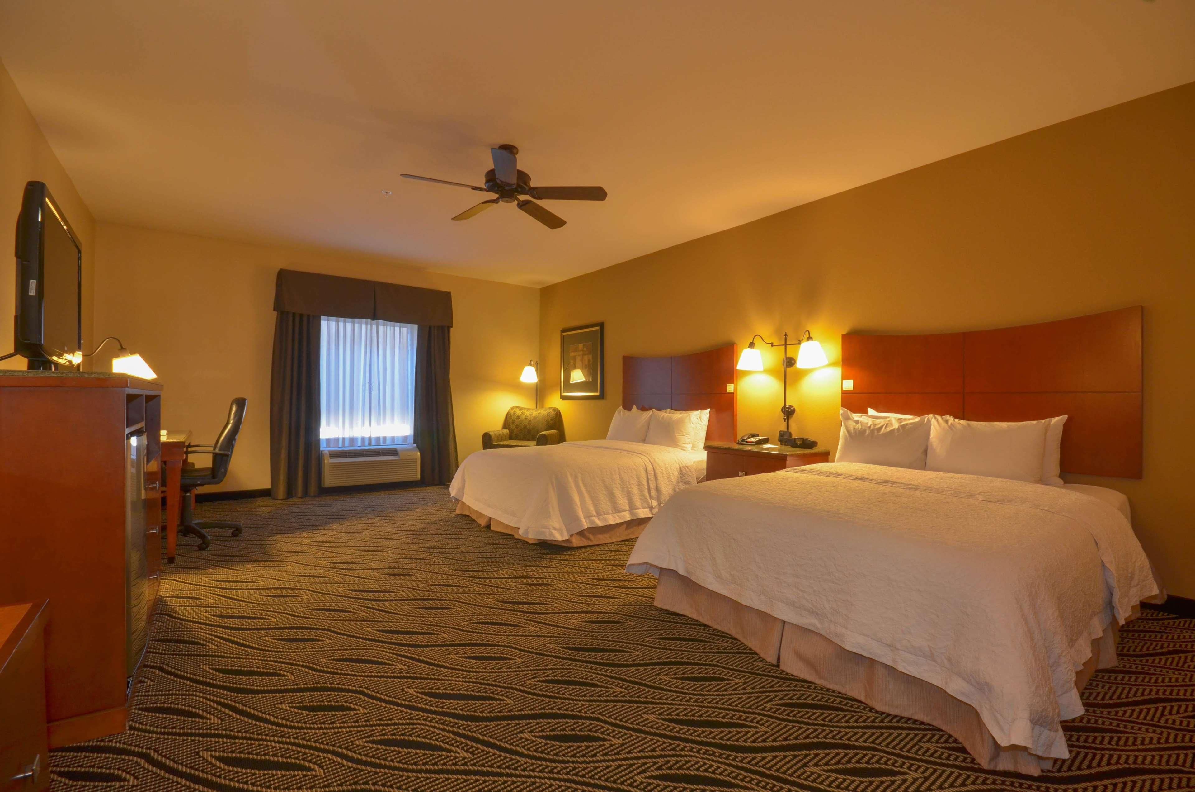 Hampton Inn Bryant Bagian luar foto