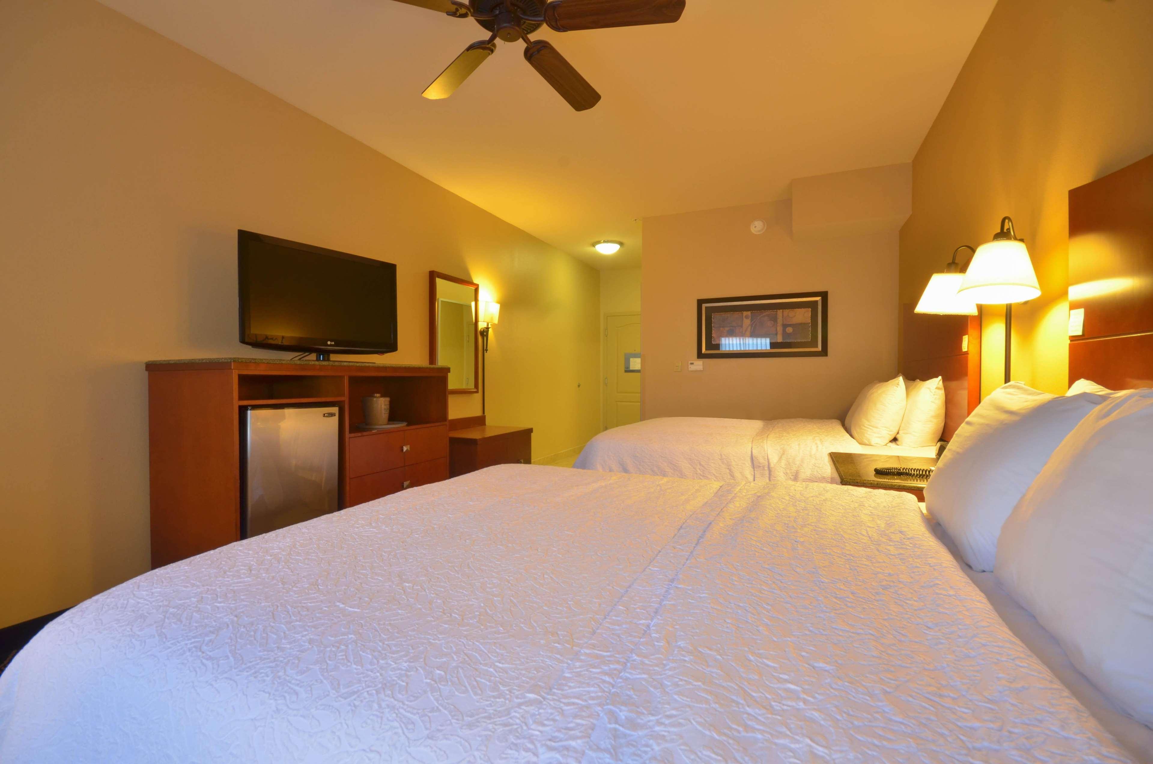 Hampton Inn Bryant Bagian luar foto
