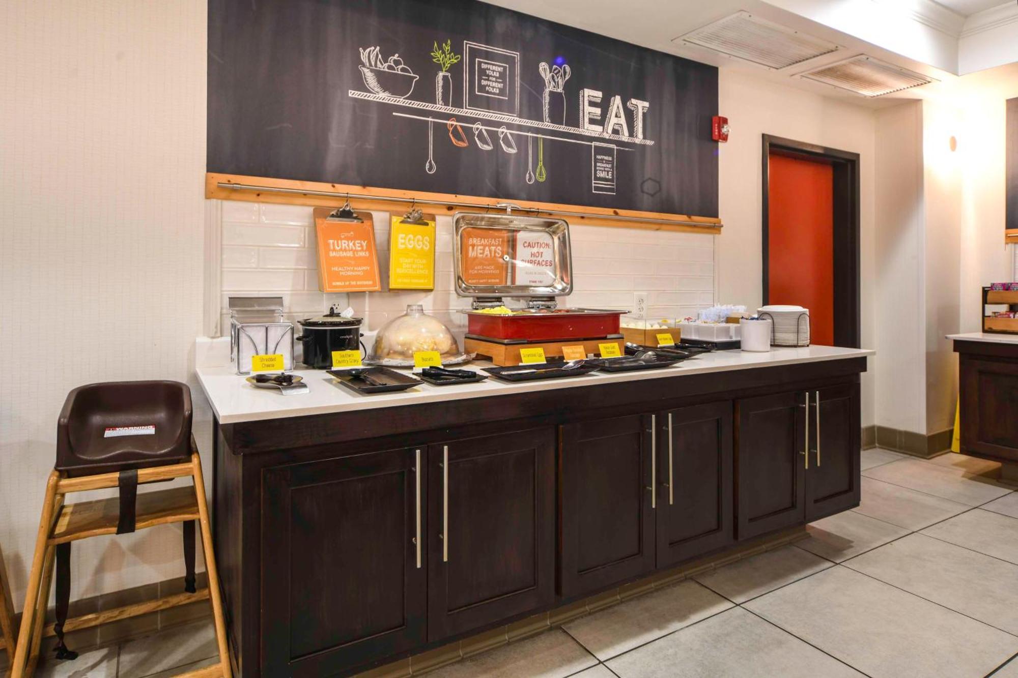 Hampton Inn Bryant Bagian luar foto