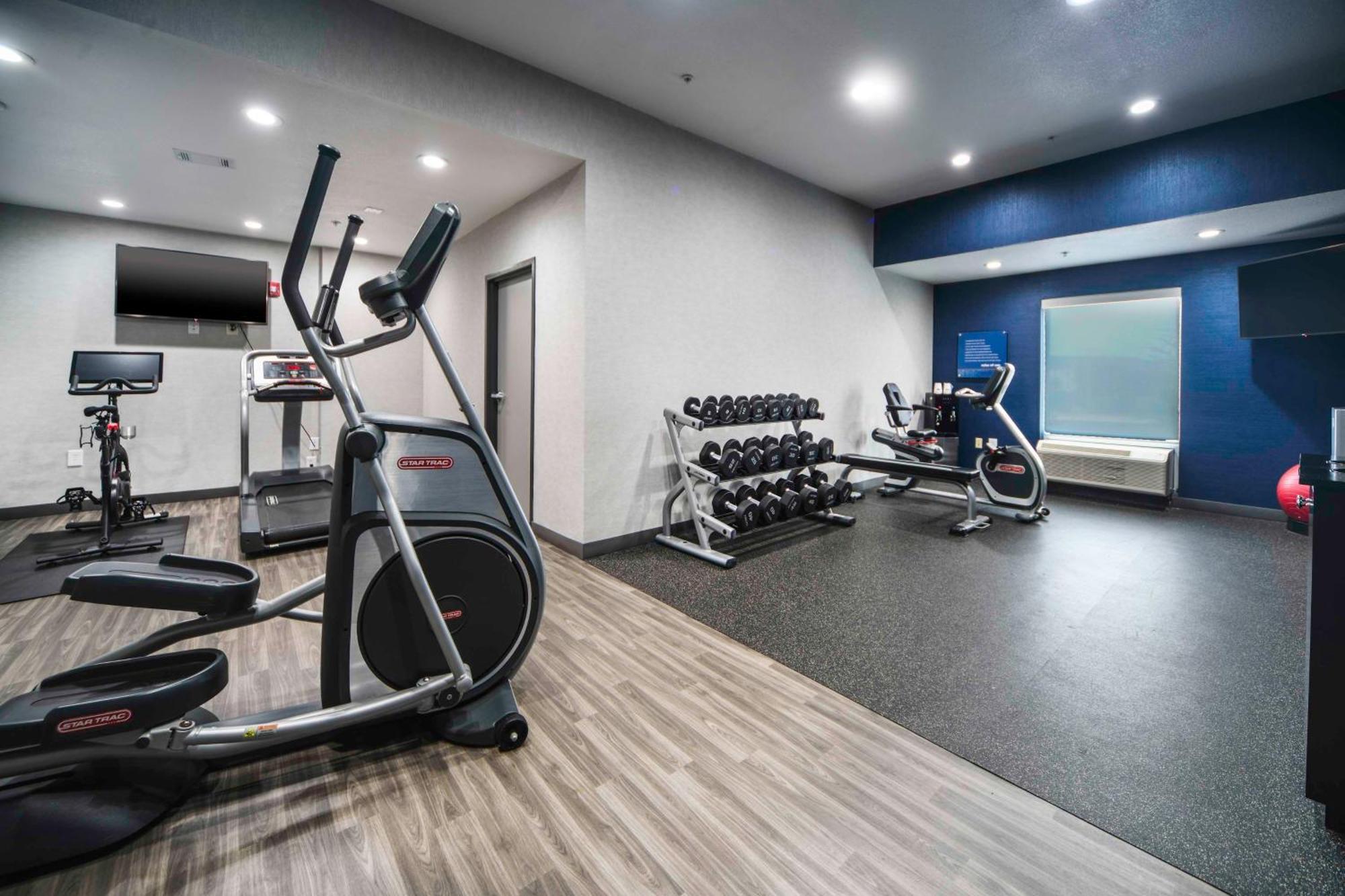 Hampton Inn Bryant Bagian luar foto