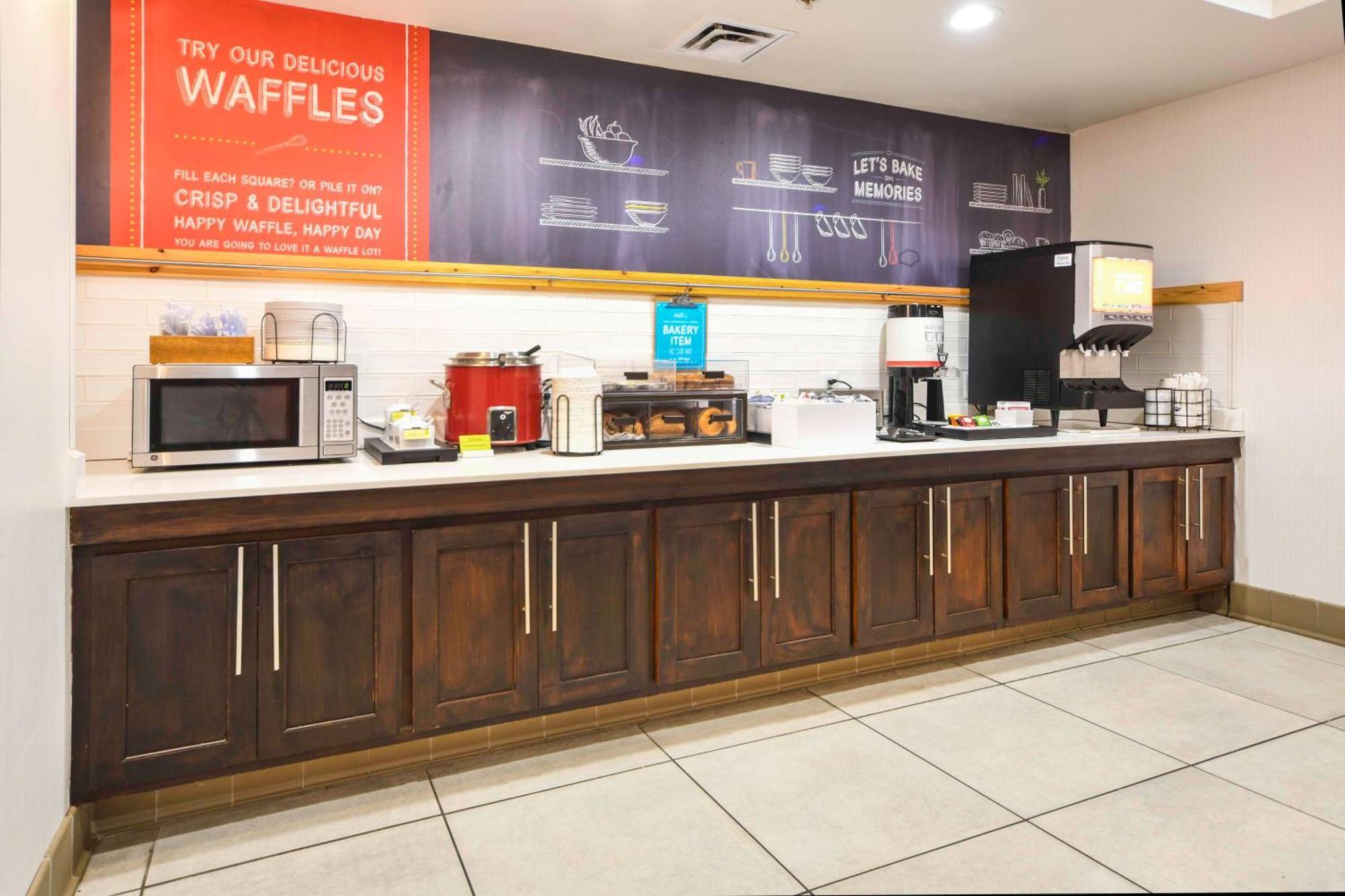 Hampton Inn Bryant Bagian luar foto