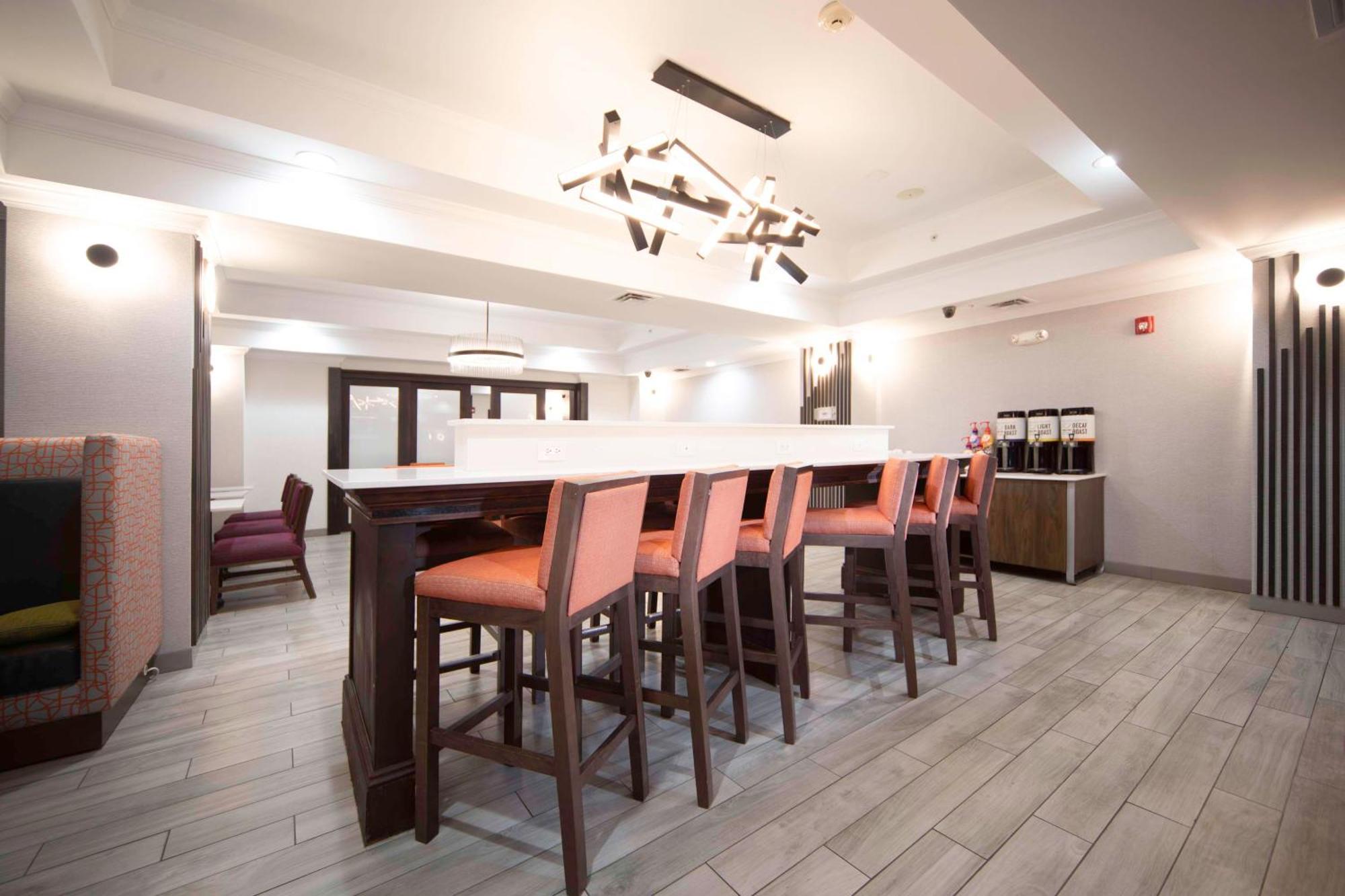 Hampton Inn Bryant Bagian luar foto